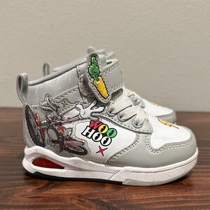 Looney Tunes High-Top Sneakers Size: 6C